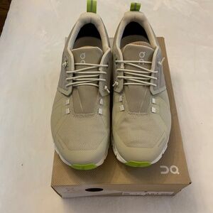 On Cloud Women's Waterproof Sneakers 9.5 NIB